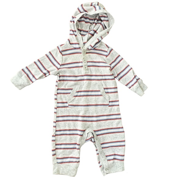 3-6 month Old Navy romper - Picture 1 of 3